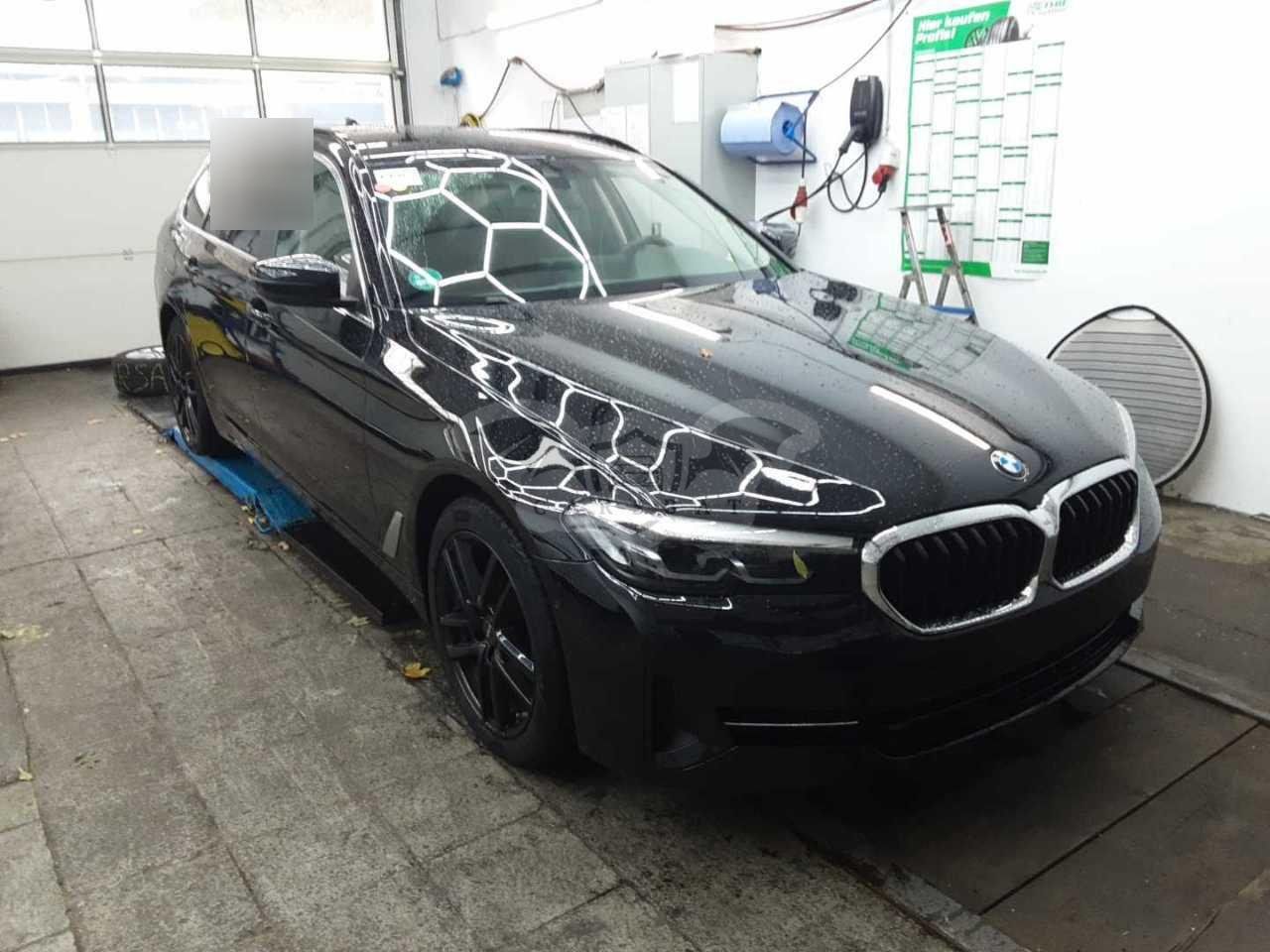 BMW 5 Series Touring 520i 2023