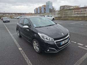 Peugeot 208 1.2 Signature 2019