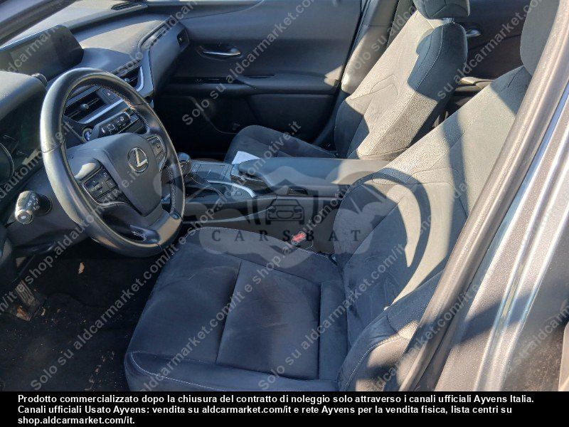 Lexus UX Business 2022