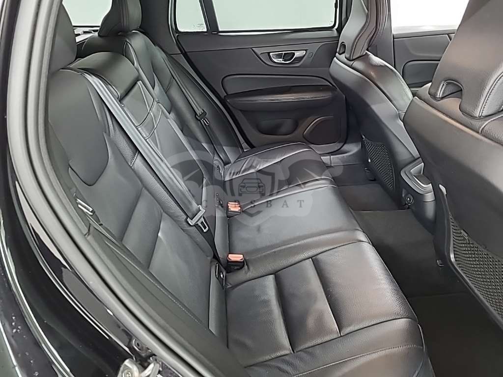 Volvo V60 B3 Momentum 2021