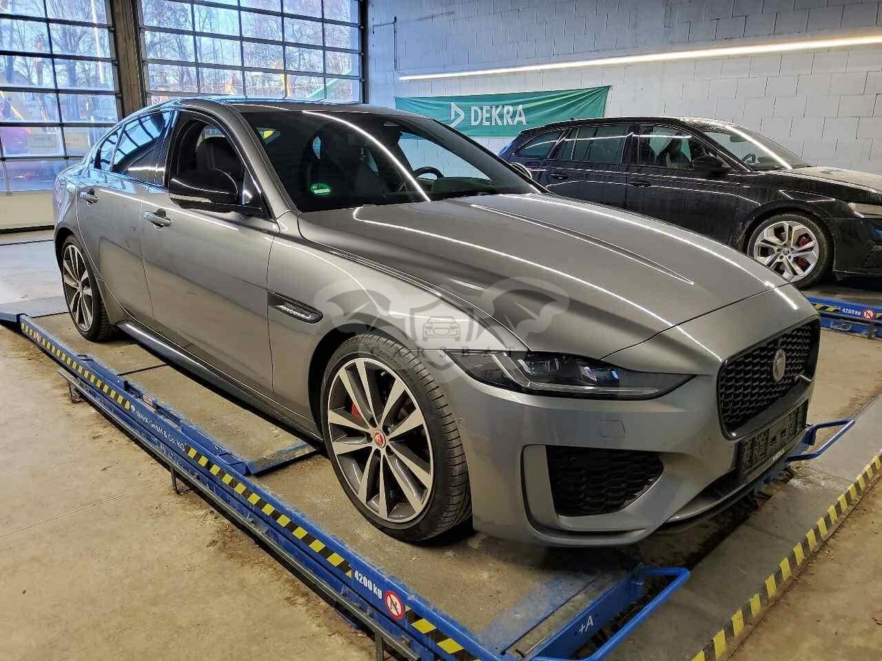 Jaguar XE R-Dynamic 2022