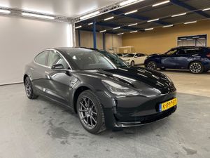 Tesla Model 3 Standard Range Plus 54 kWh 2020