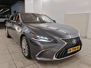 Lexus ES 300h 2022