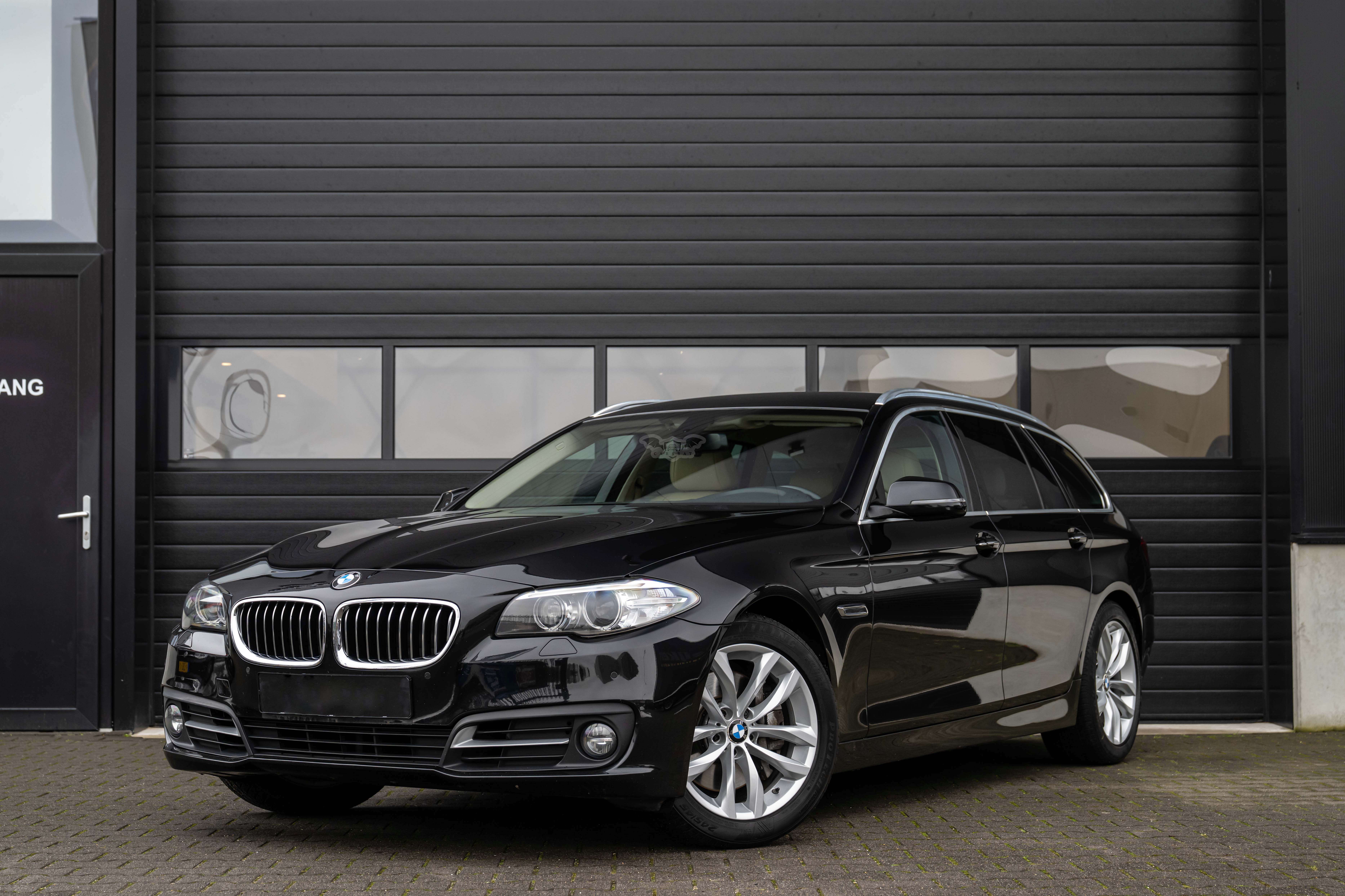 BMW 5 Series Touring 530d Luxury 2016