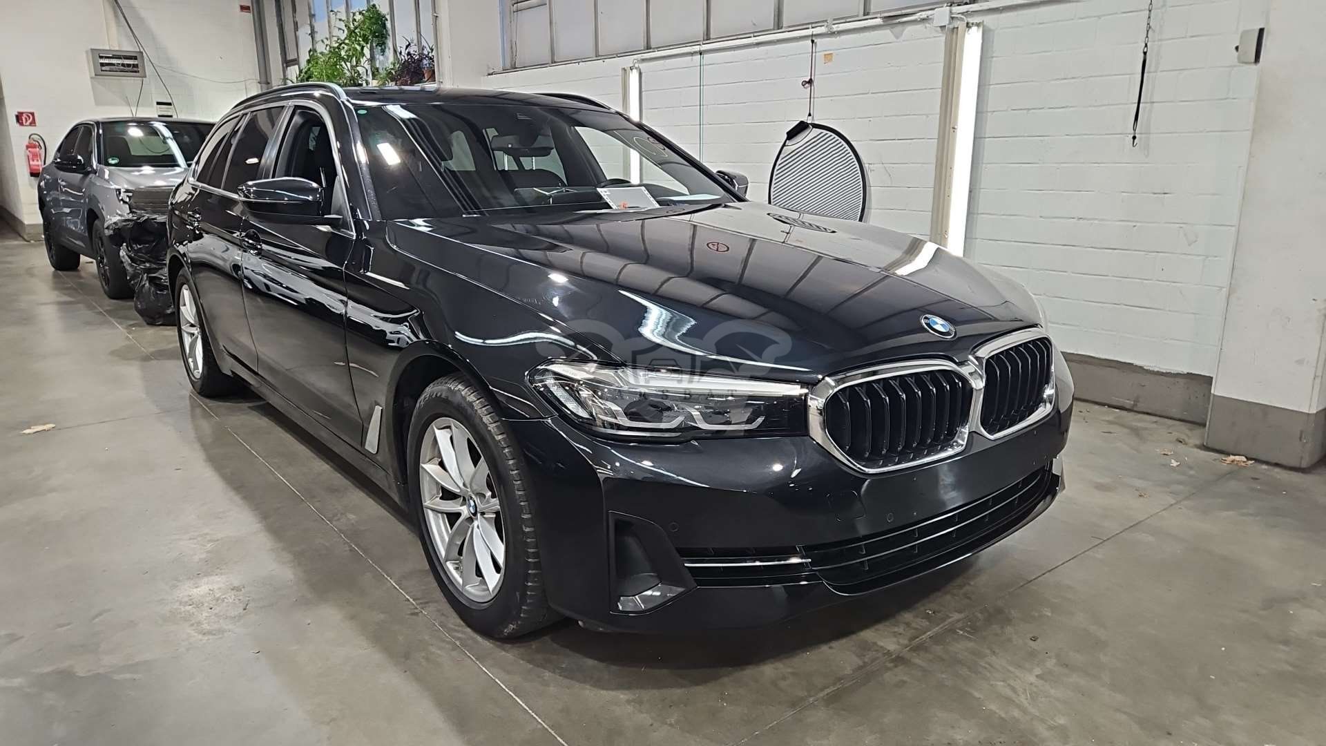BMW 5 Series Touring 520d 2023