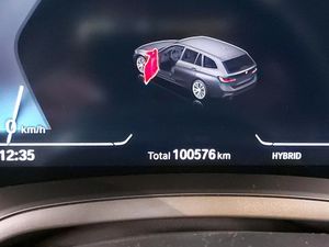 BMW 3 Series Touring 320e Business 2022