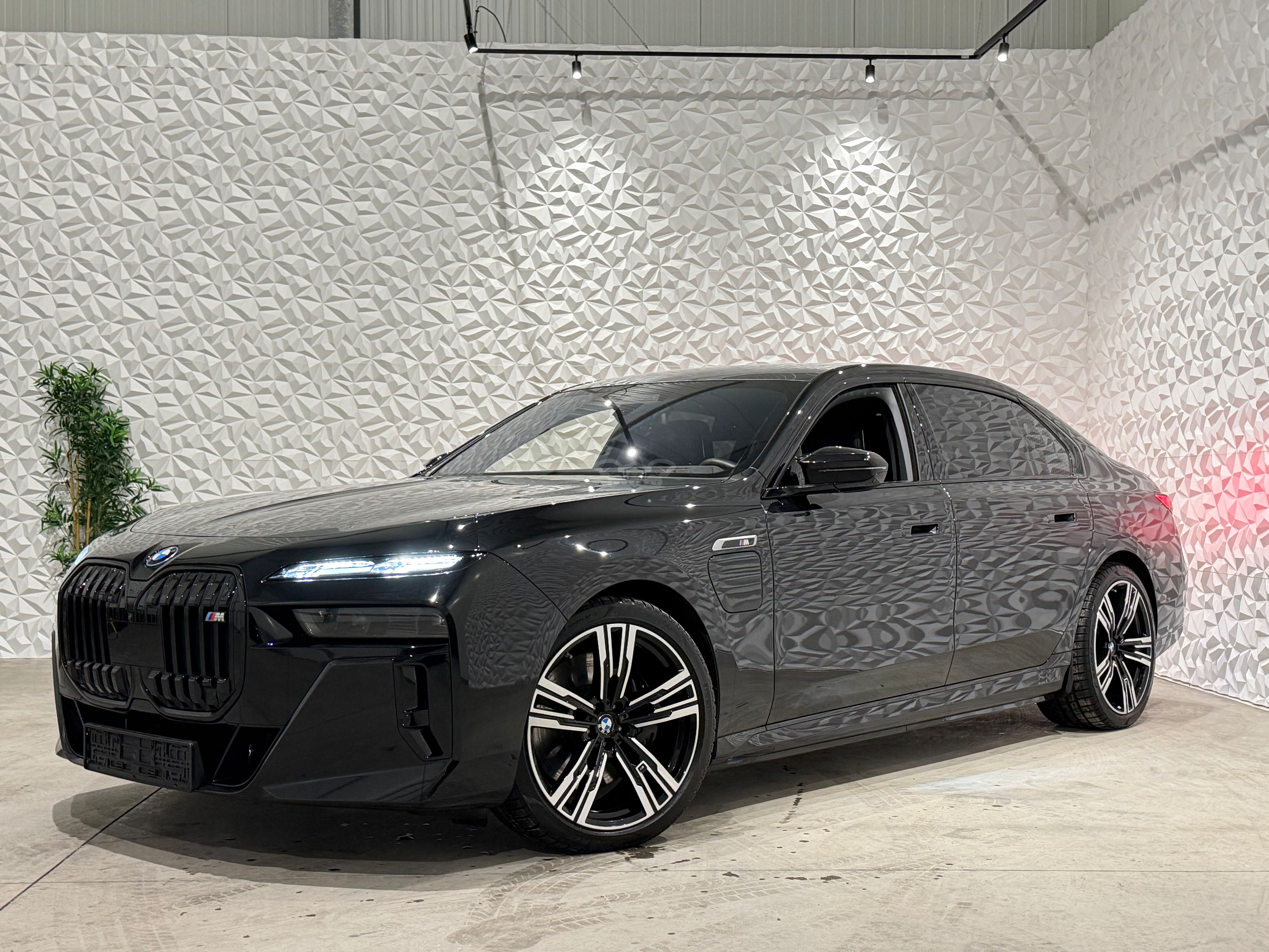 BMW 7 Series M760 M-Pack 2023