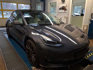 Tesla Model 3 Long Range Performance 2022