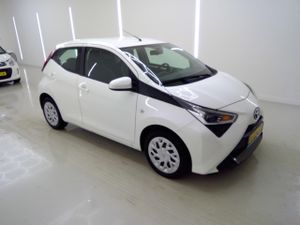 Toyota Aygo 1.0 VVT-i X-Play 2021