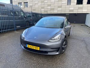Tesla Model 3 Standard Range Plus 60 kWh 2020
