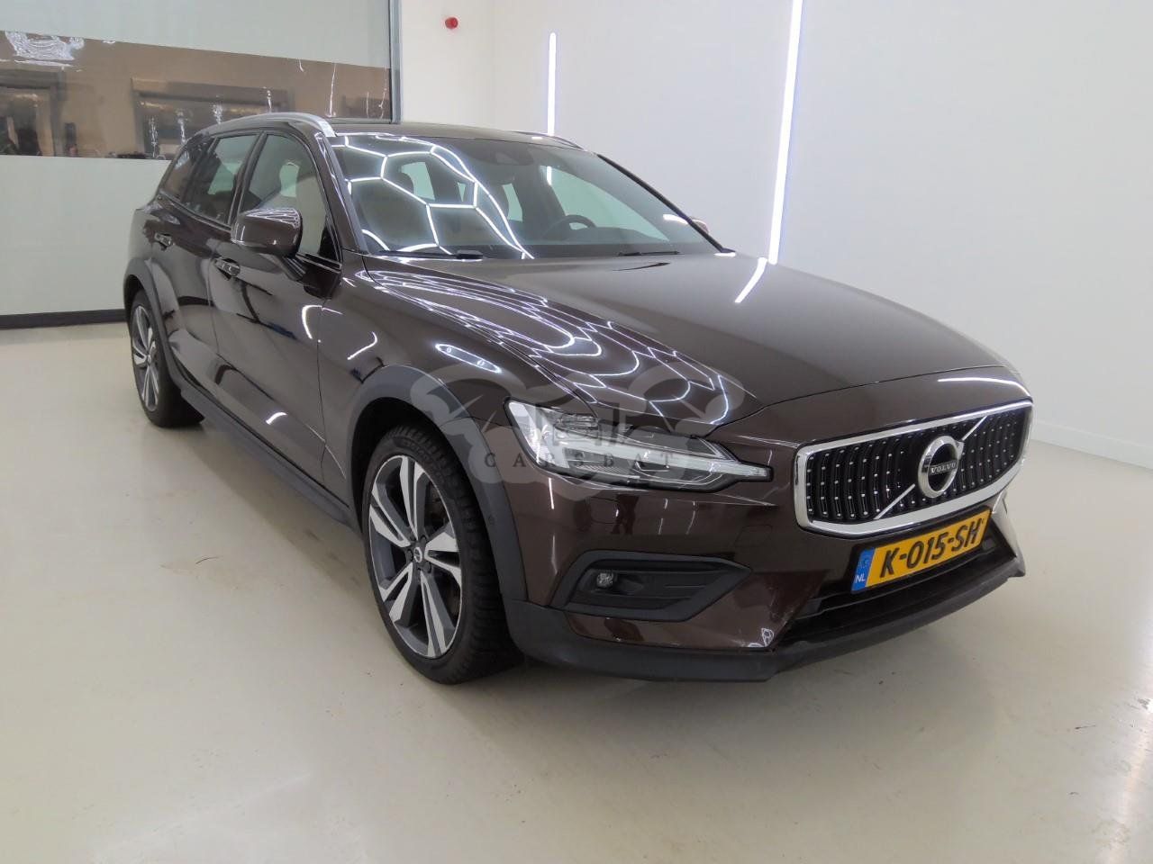 Volvo V60 Cross Country B5 Pro 2021