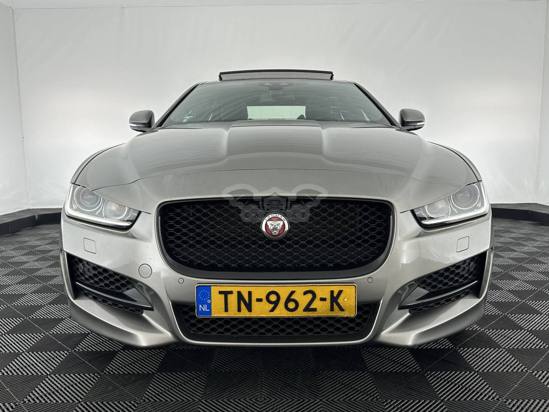 Jaguar XE 2.0 Portfolio 2018