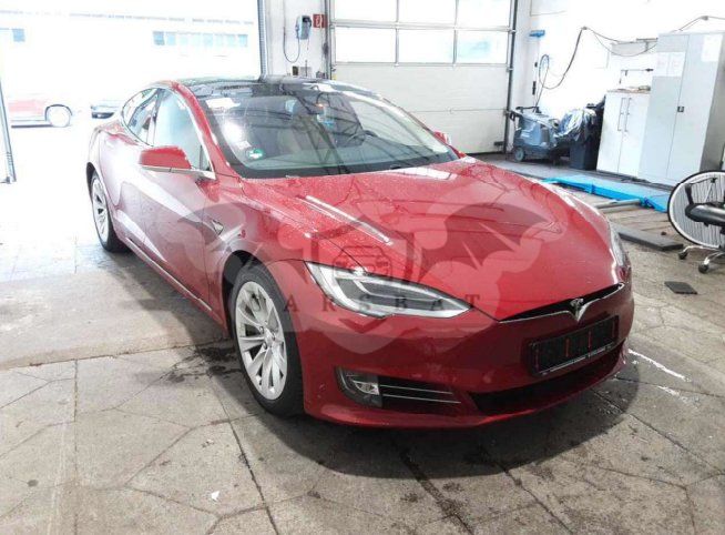 Tesla Model S 2018
