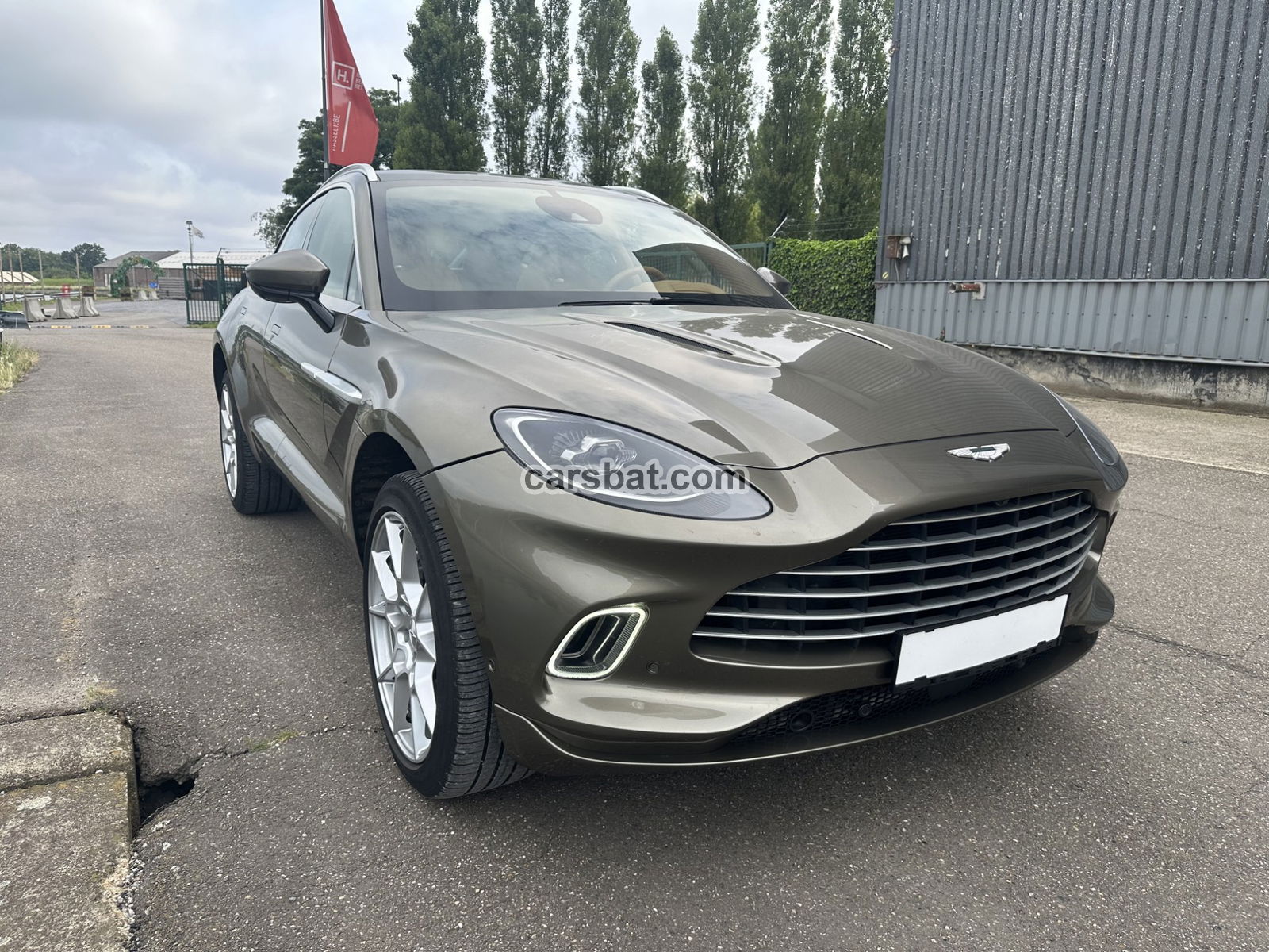 Aston Martin DBX 2021