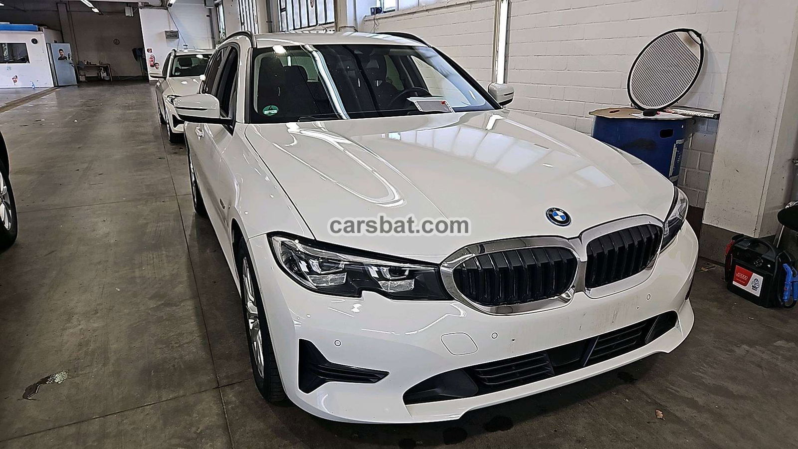 BMW 3 Series Touring 330e Advantage 2022