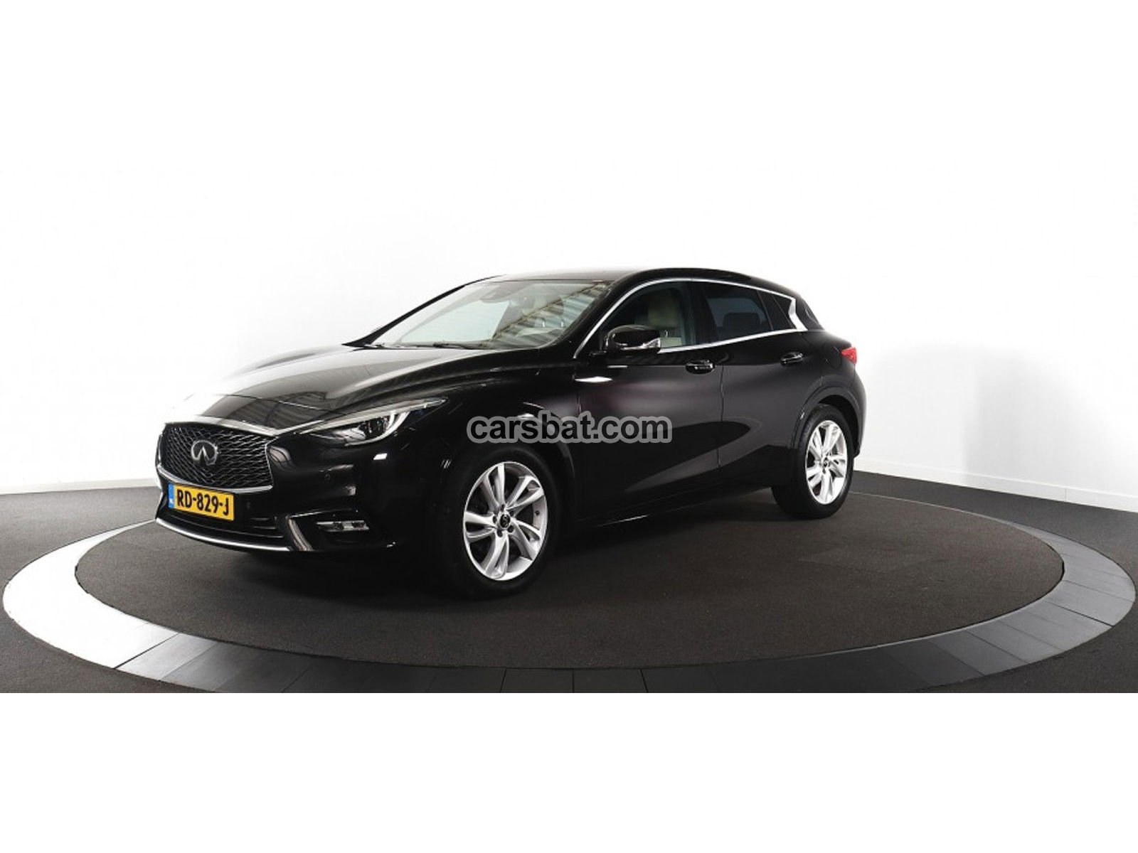 Infiniti Q30 1.6i Business 2017