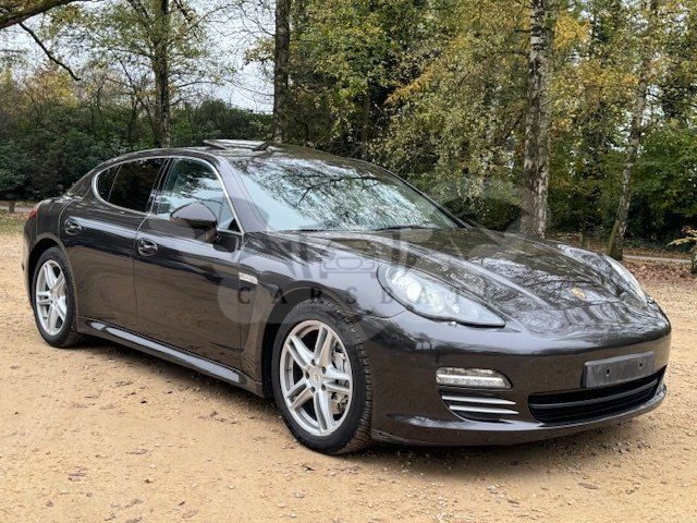 Porsche Panamera 4S 4.8i 2011