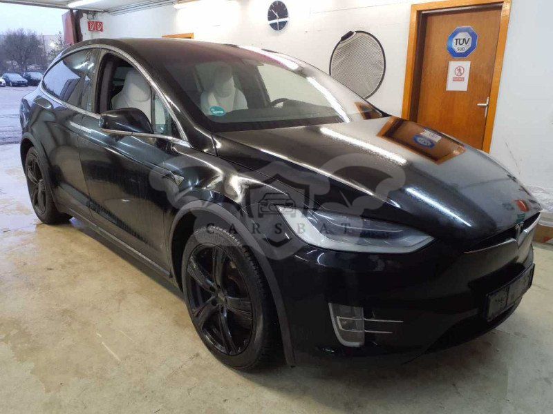 Tesla Model X 2019