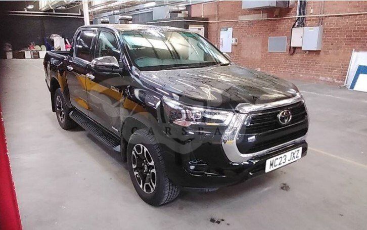 Toyota Hilux 2.4 D-4D Invincible 2023