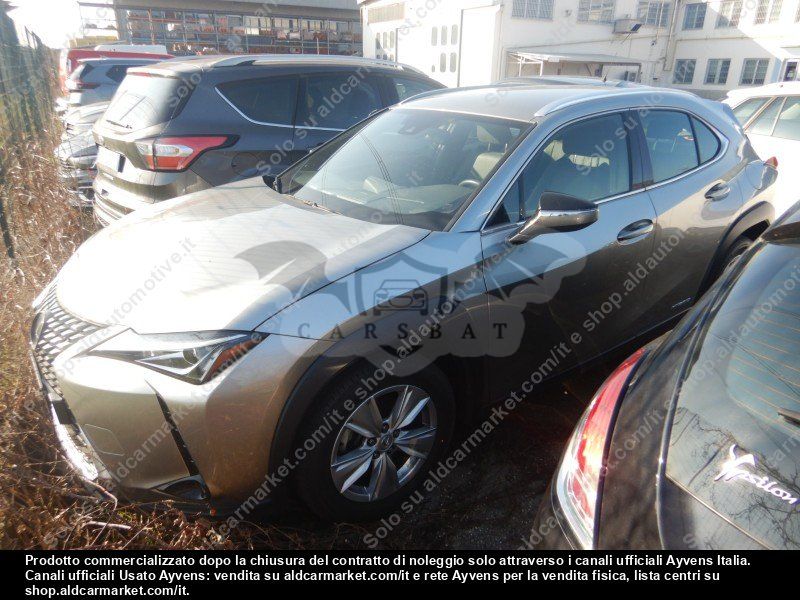 Lexus UX Business 2021