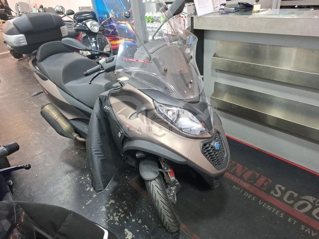 Piaggio MP-3 2022