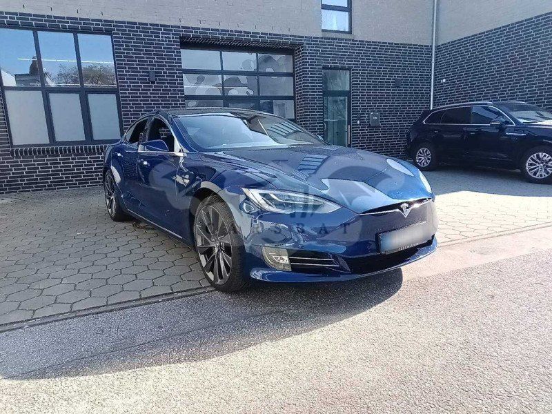 Tesla Model S 2020