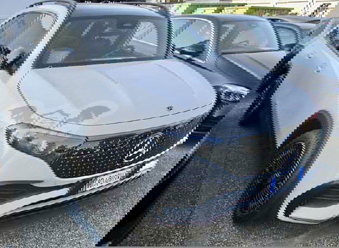 Mercedes-Benz EQB 300 AMG Line 2024
