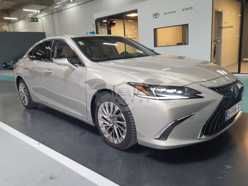 Lexus ES 300h Privilege Line 2024
