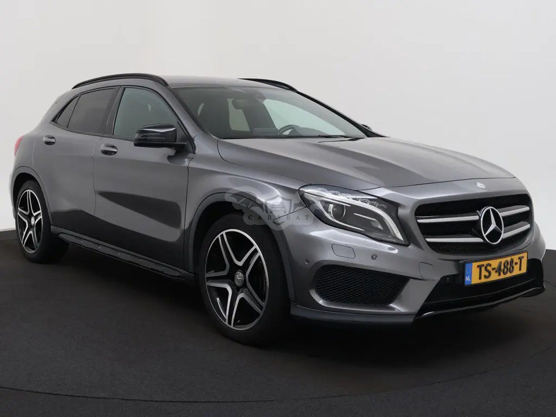 Mercedes-Benz GLA 180 Night Edition 2015