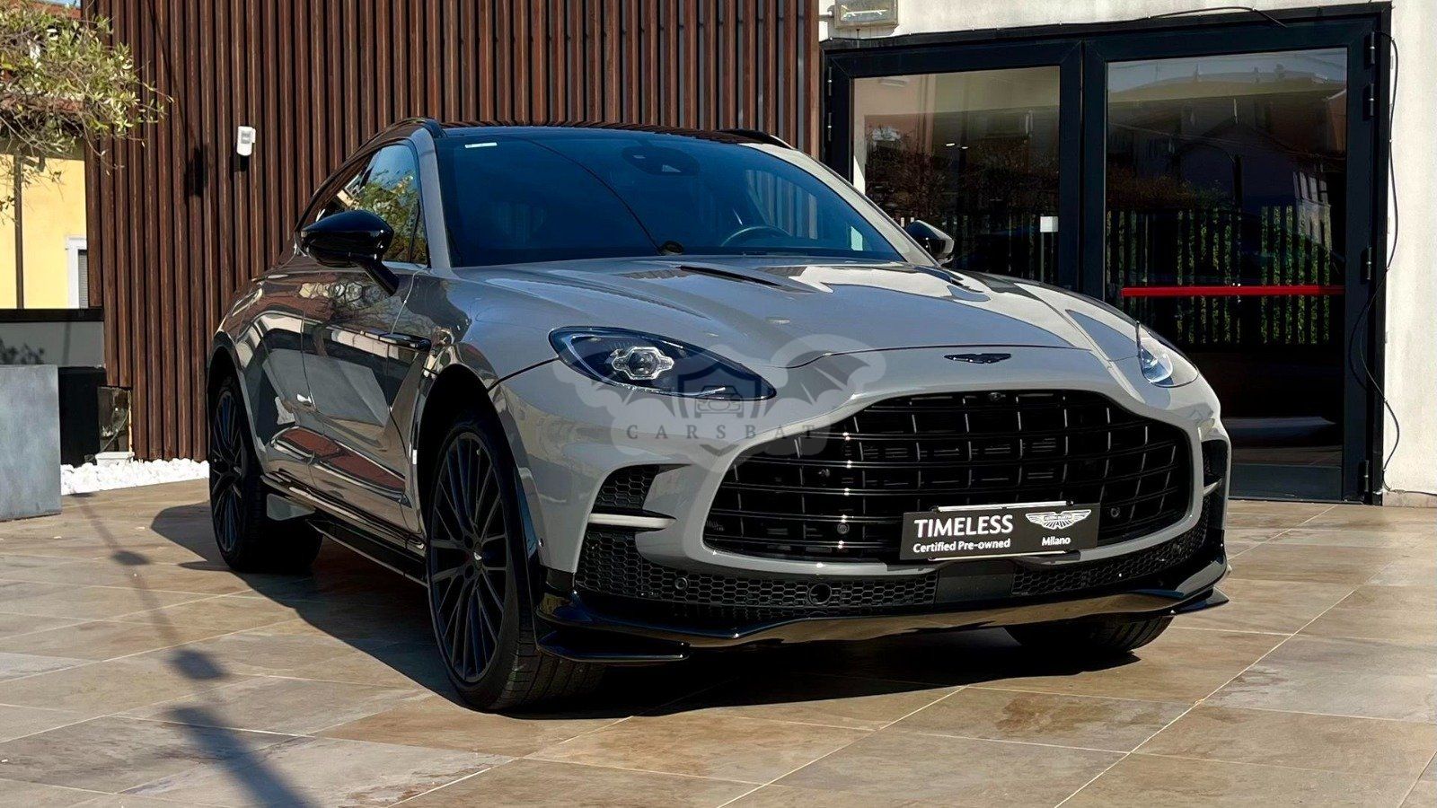 Aston Martin DBX 2023